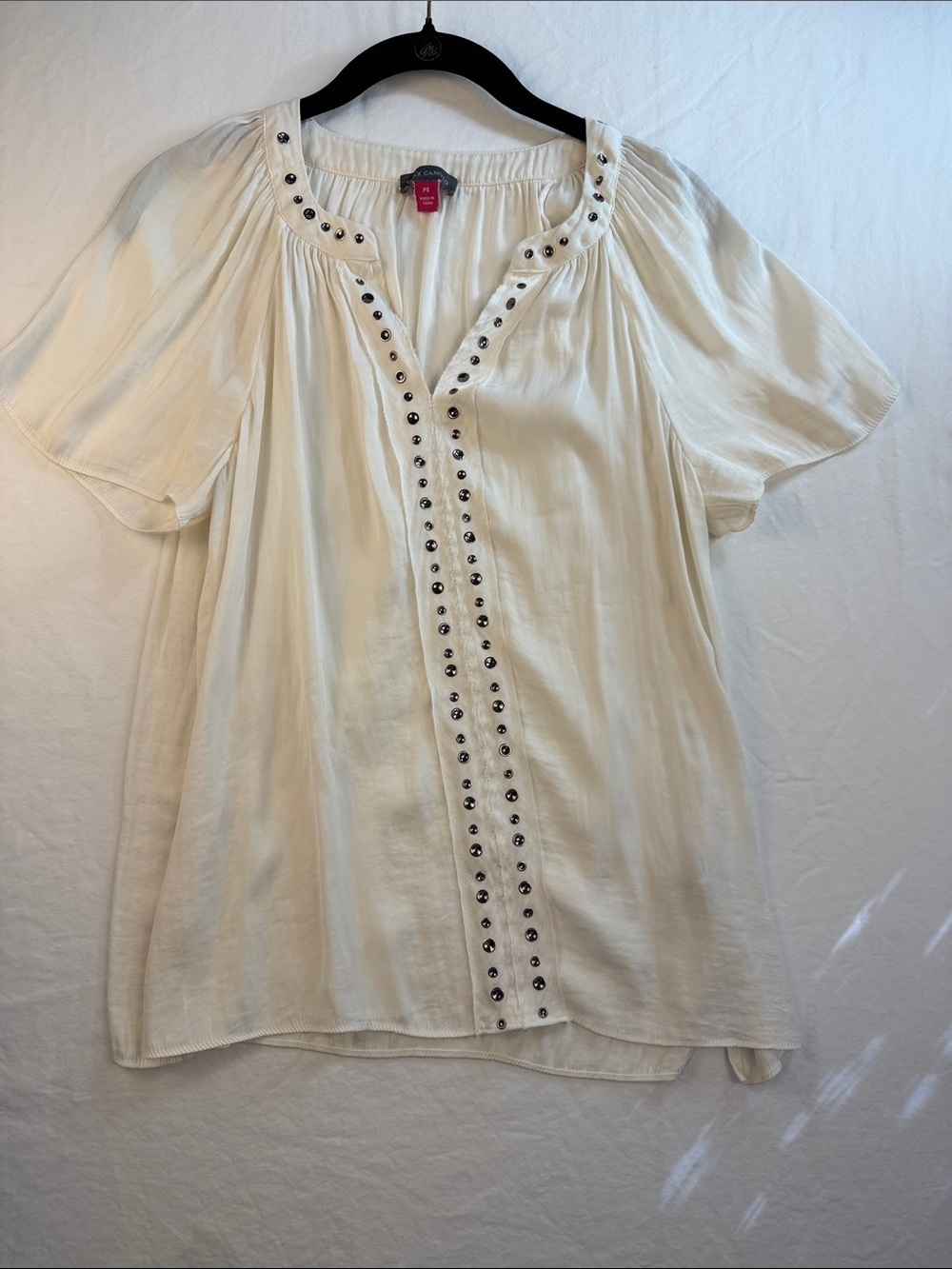 Vince Camuto creme Short Sleeve Stud-Trim Blouse Sz S/P